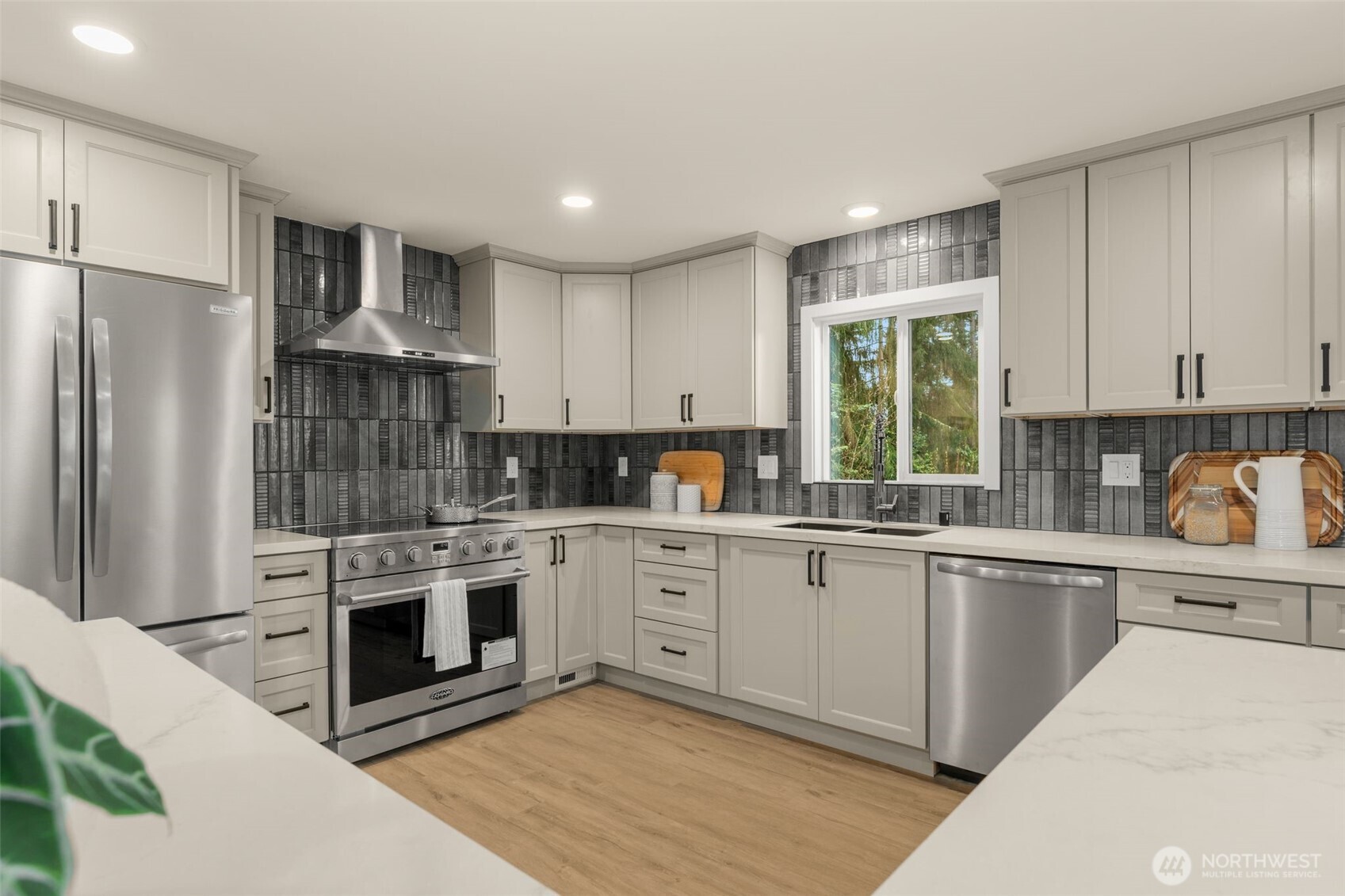 7017 NE 155th Place , Kenmore, WA 98028