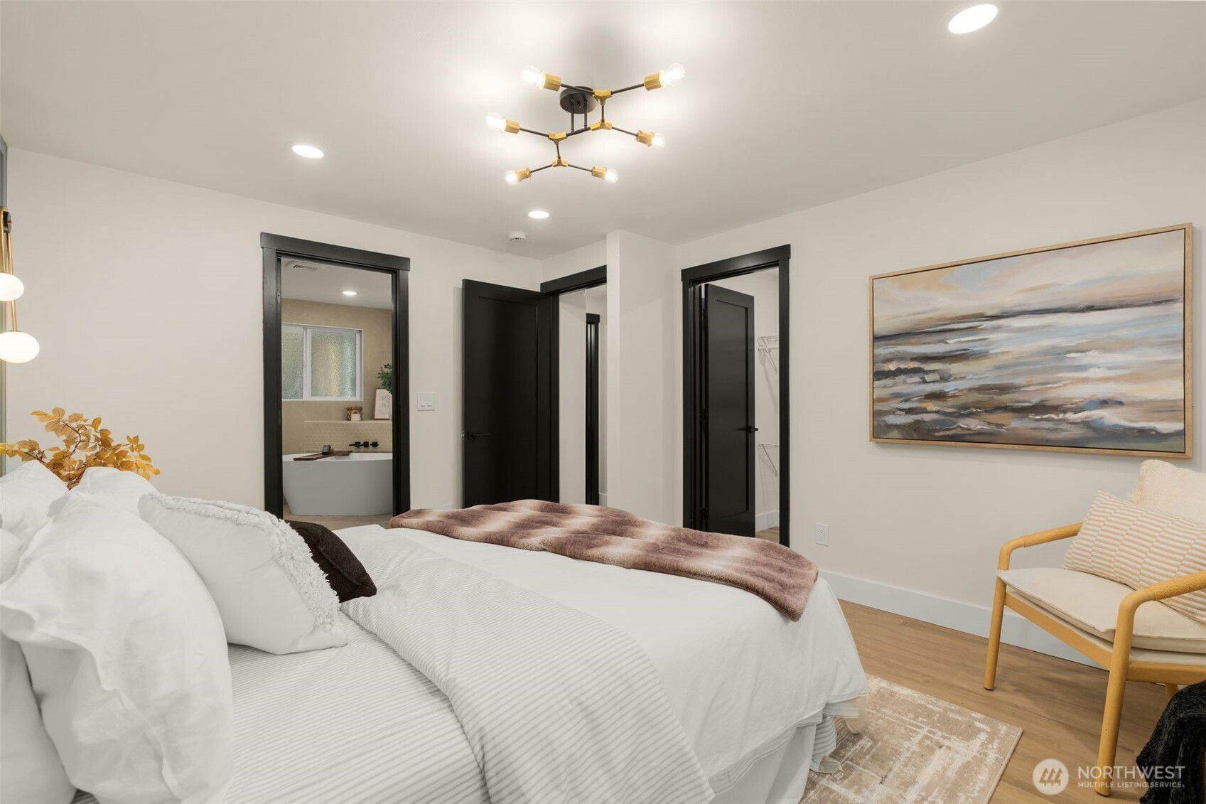 7017 NE 155th Place , Kenmore, WA 98028