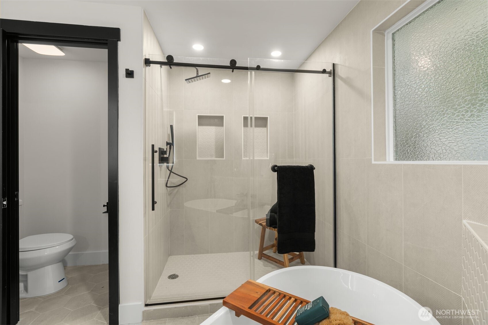 7017 NE 155th Place , Kenmore, WA 98028