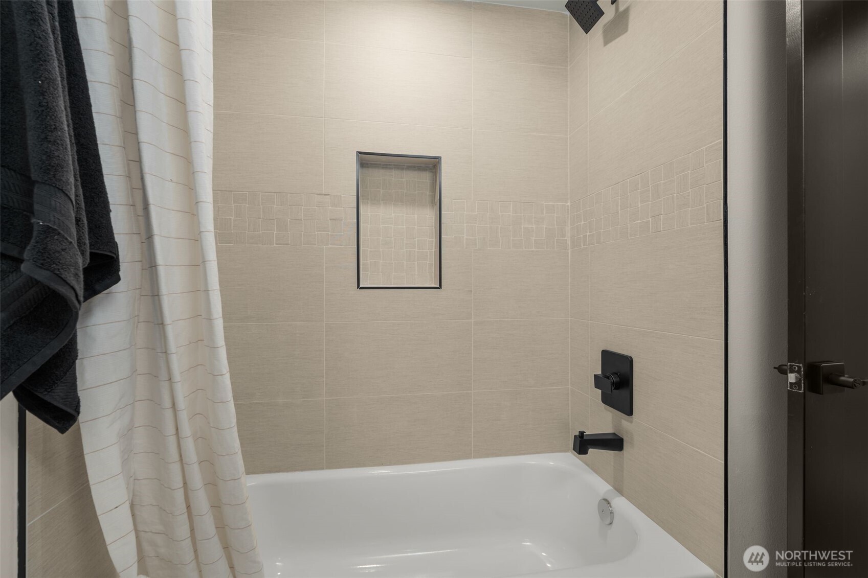 7017 NE 155th Place , Kenmore, WA 98028