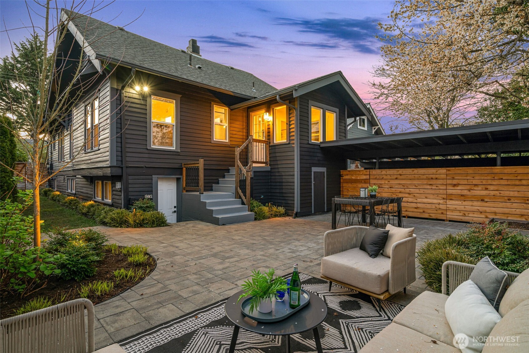 328 26th Avenue , Seattle, WA 98122