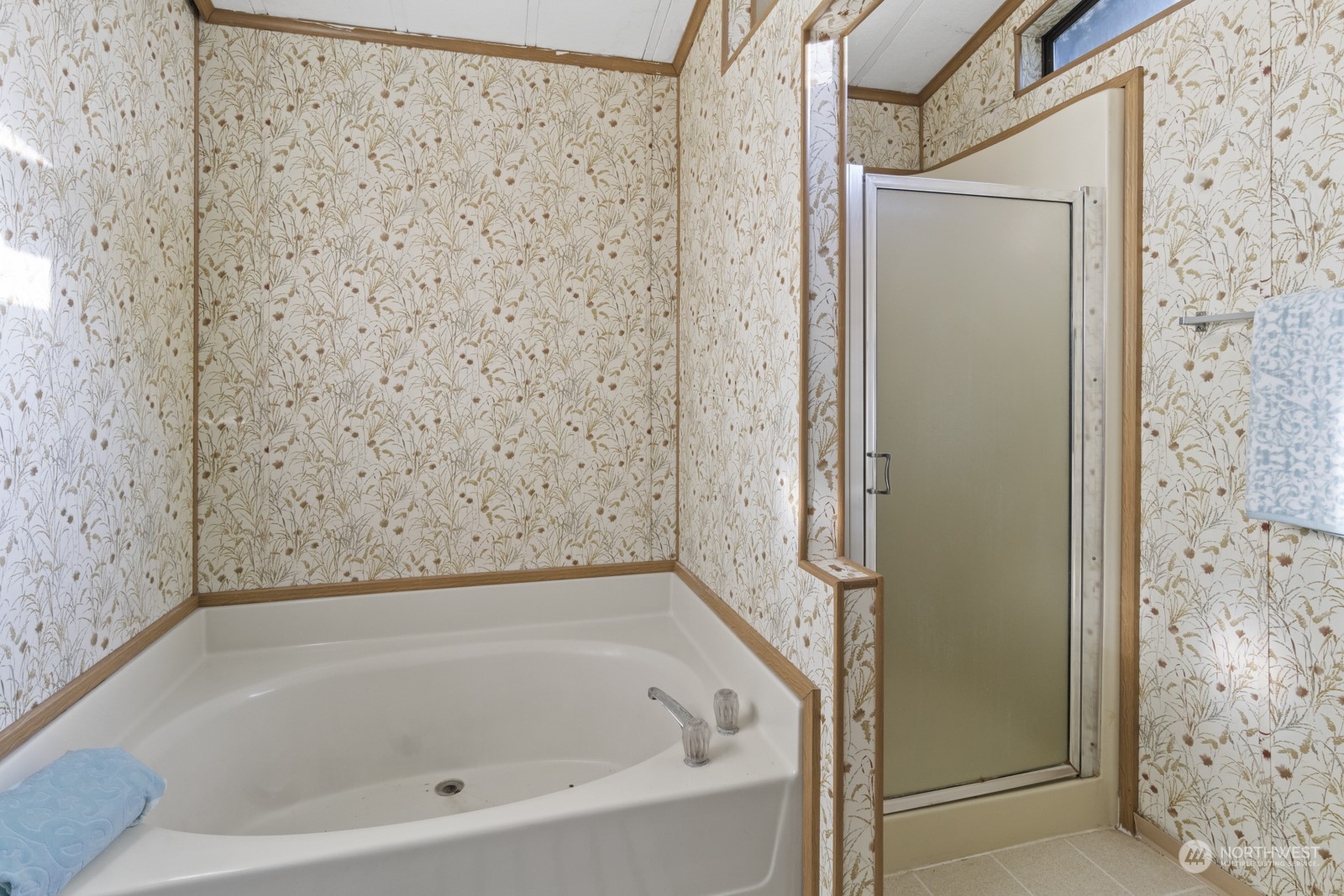 8552 NE Gordon Drive , Bainbridge Island, WA 98110
