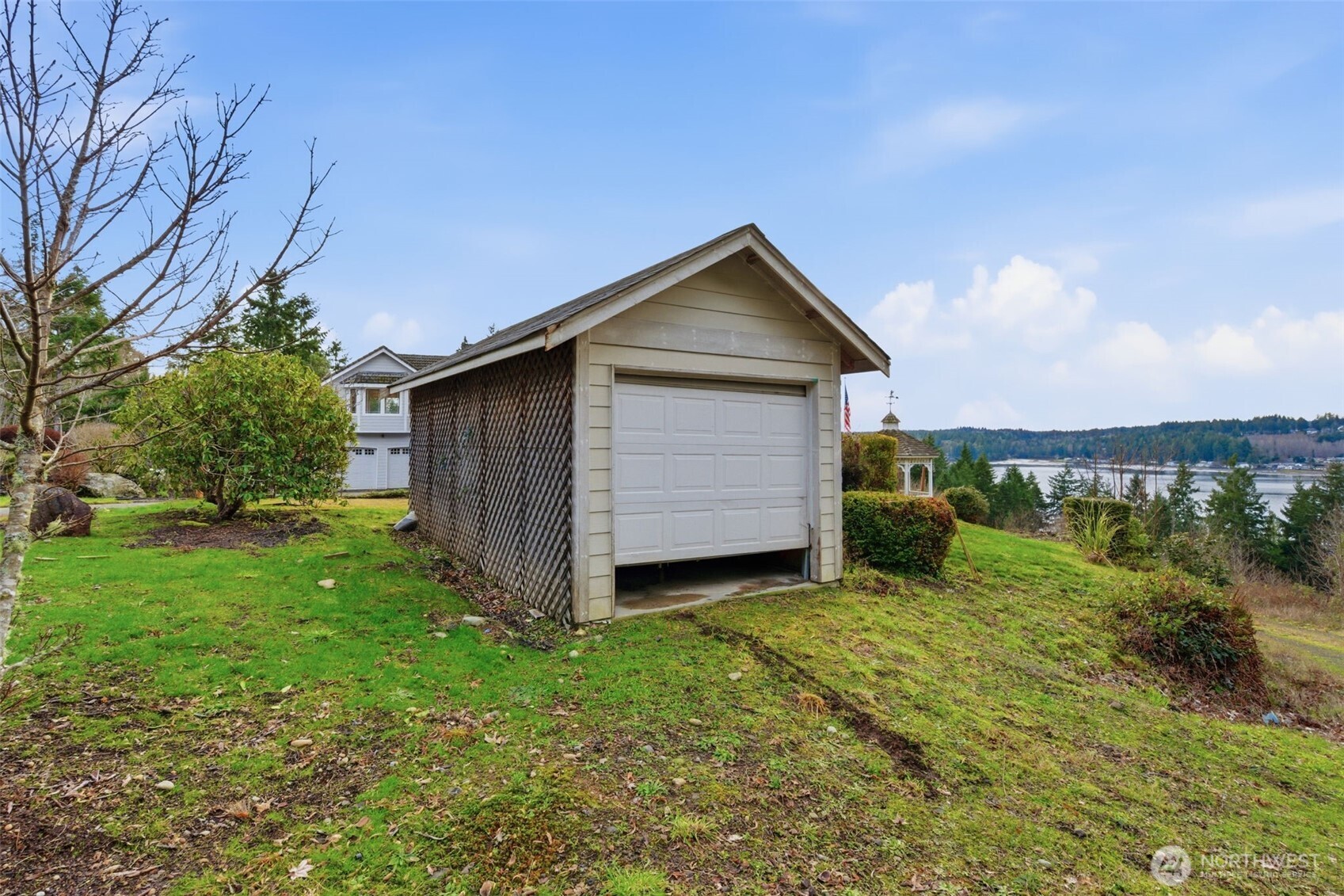 457 E Victor Road , Belfair, WA 98528