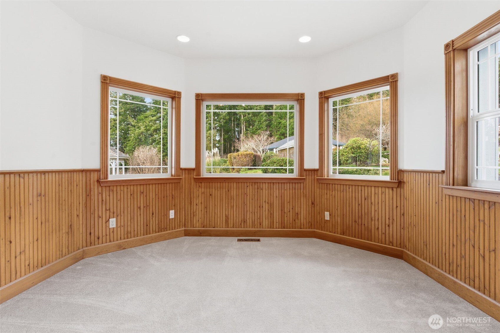 457 E Victor Road , Belfair, WA 98528