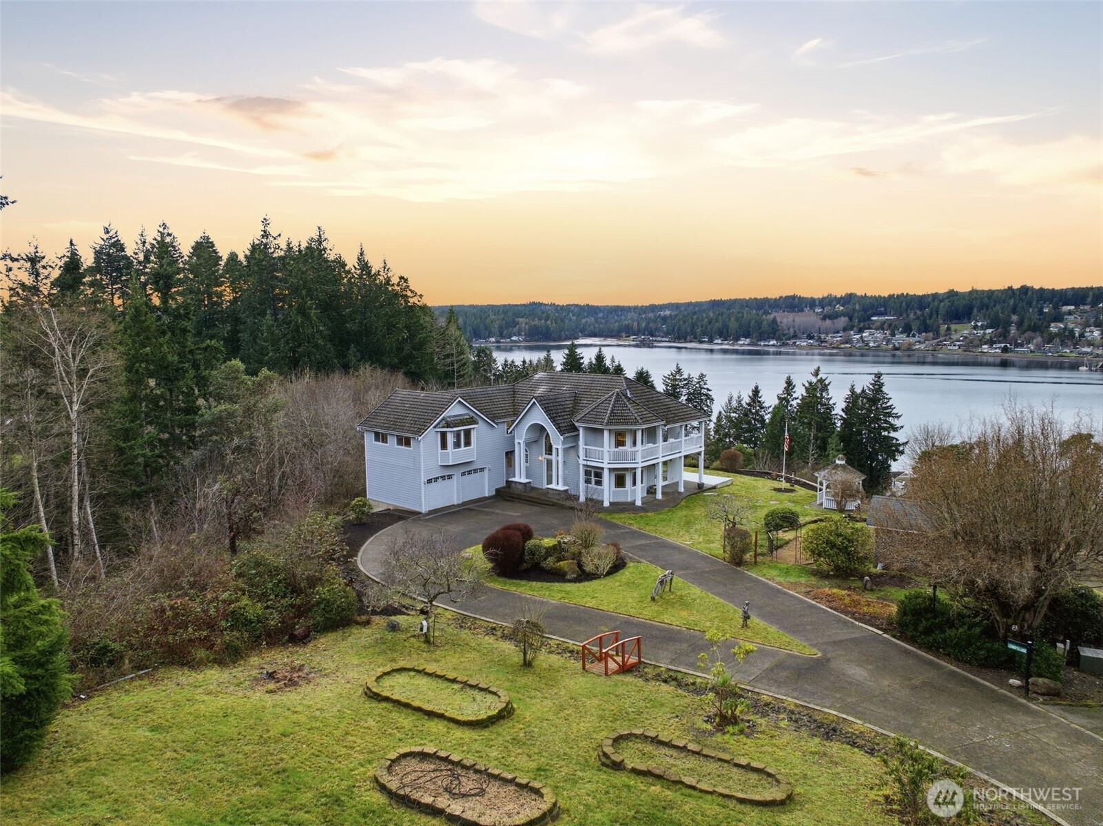 457 E Victor Road , Belfair, WA 98528