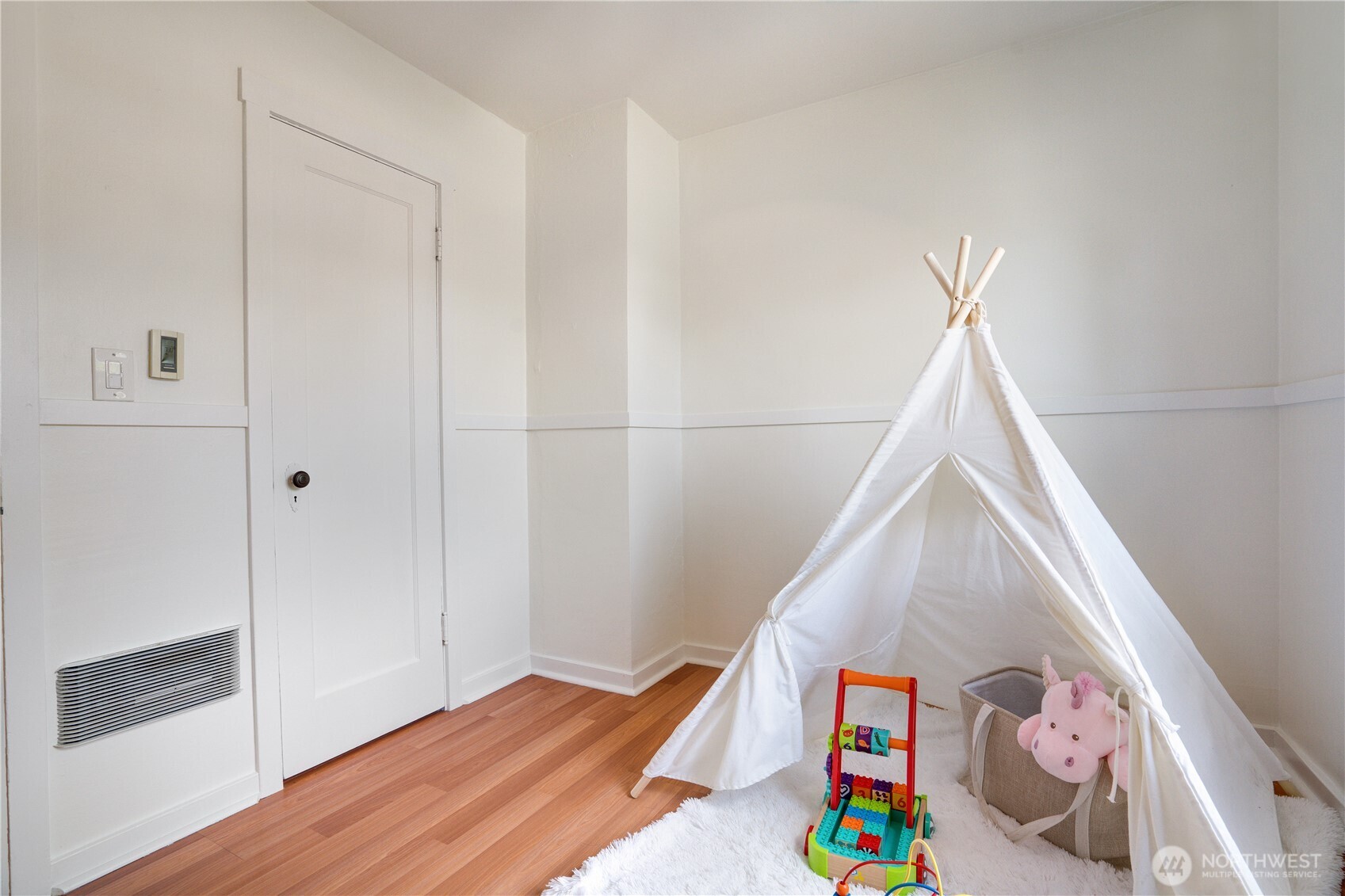 613 S Lawrence Street , Tacoma, WA 98405