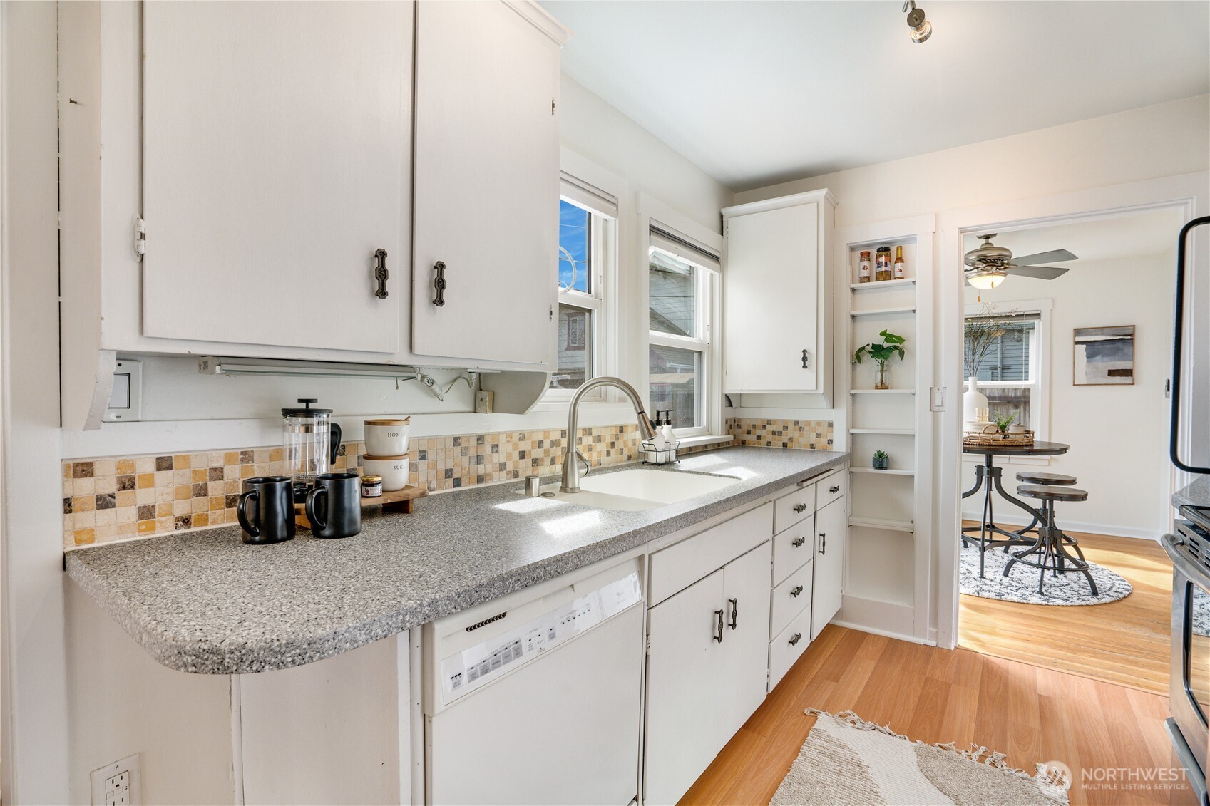 613 S Lawrence Street , Tacoma, WA 98405