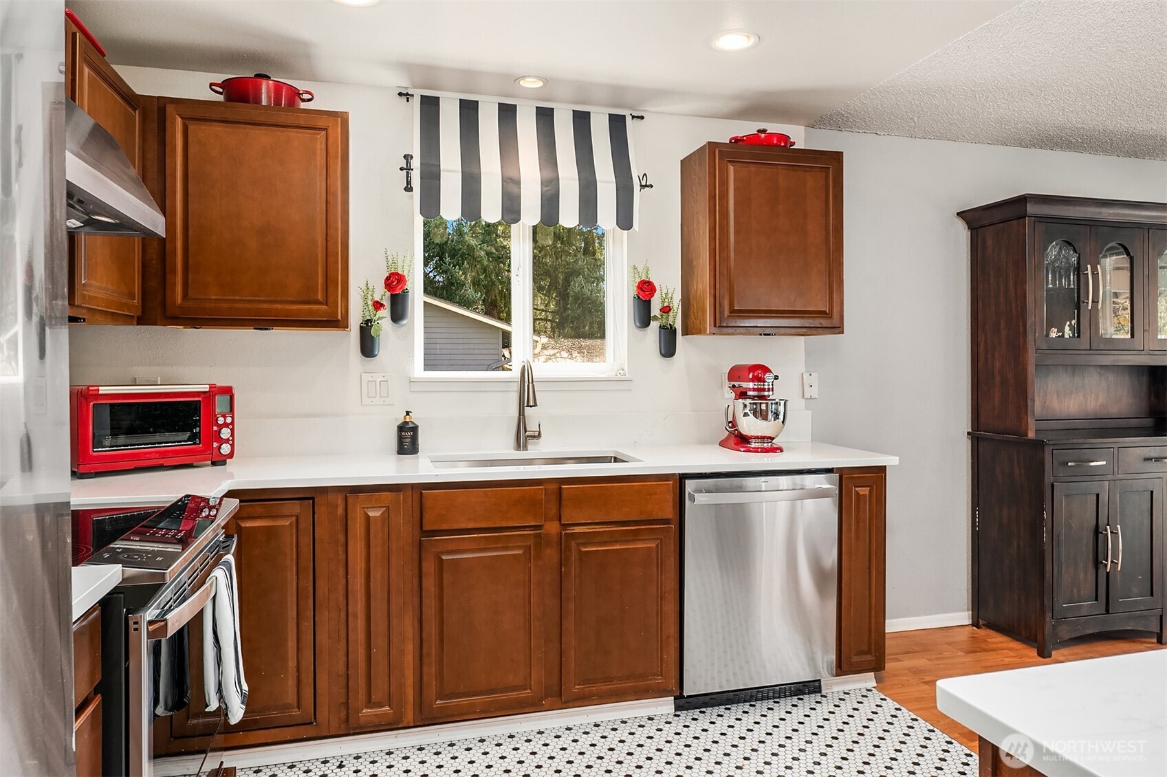 4930 189th Street SW, Lynnwood, WA 98036