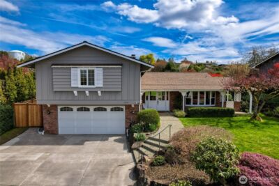 2008 121st Avenue SE, Bellevue, WA 98005 - Photo 2