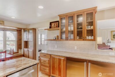 2008 121st Avenue SE, Bellevue, WA 98005 - Photo 9