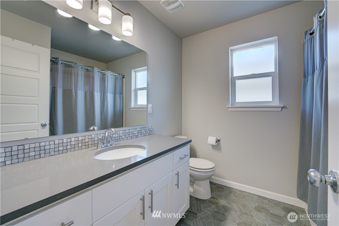 2422 200 Street Ct E, Spanaway, WA 98387