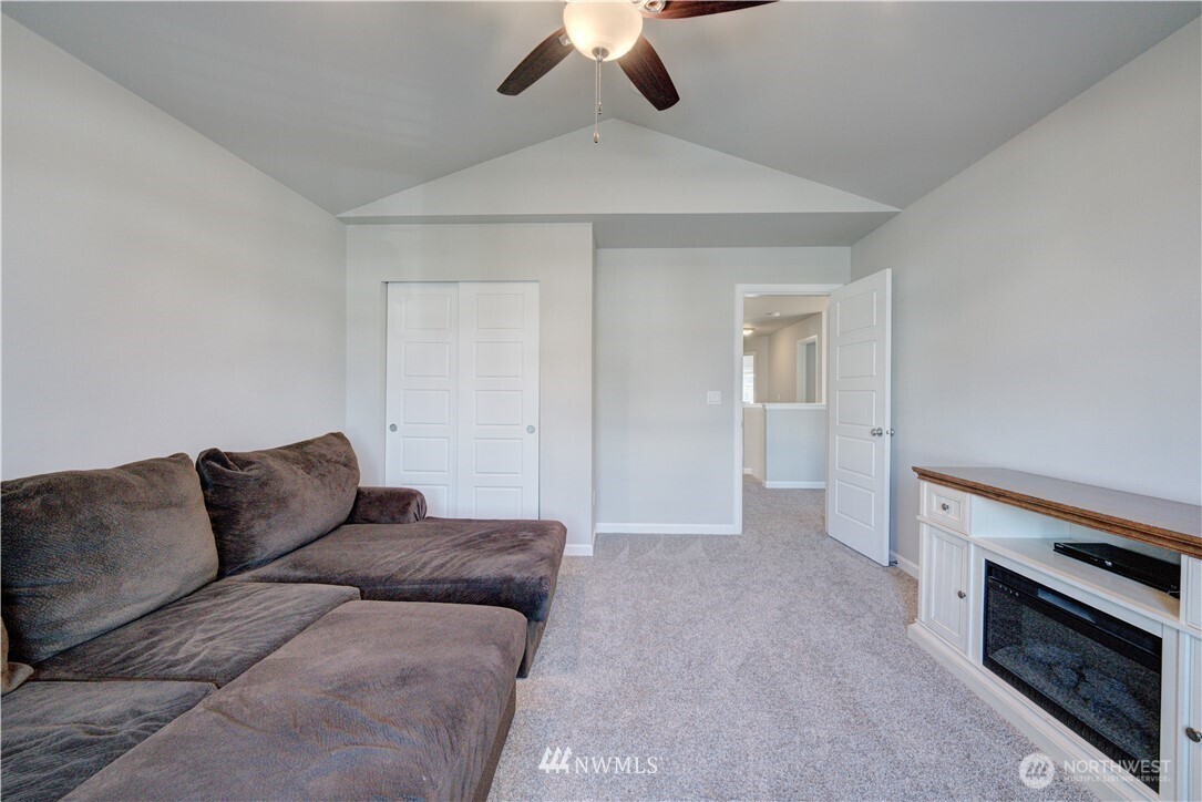 2422 200 Street Ct E, Spanaway, WA 98387