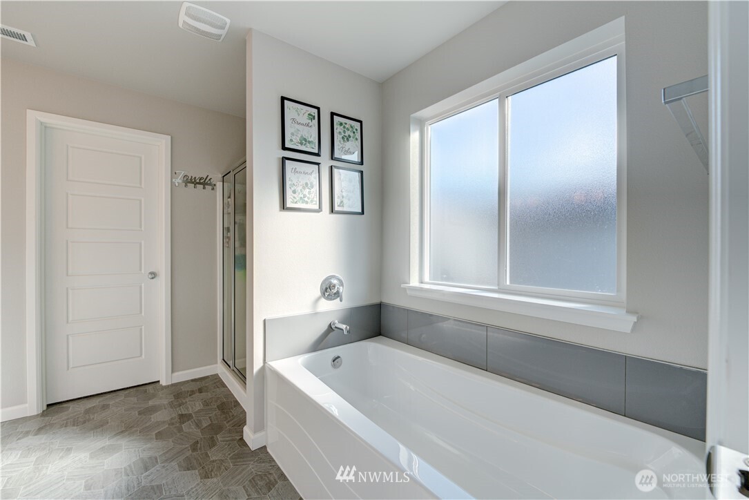 2422 200 Street Ct E, Spanaway, WA 98387