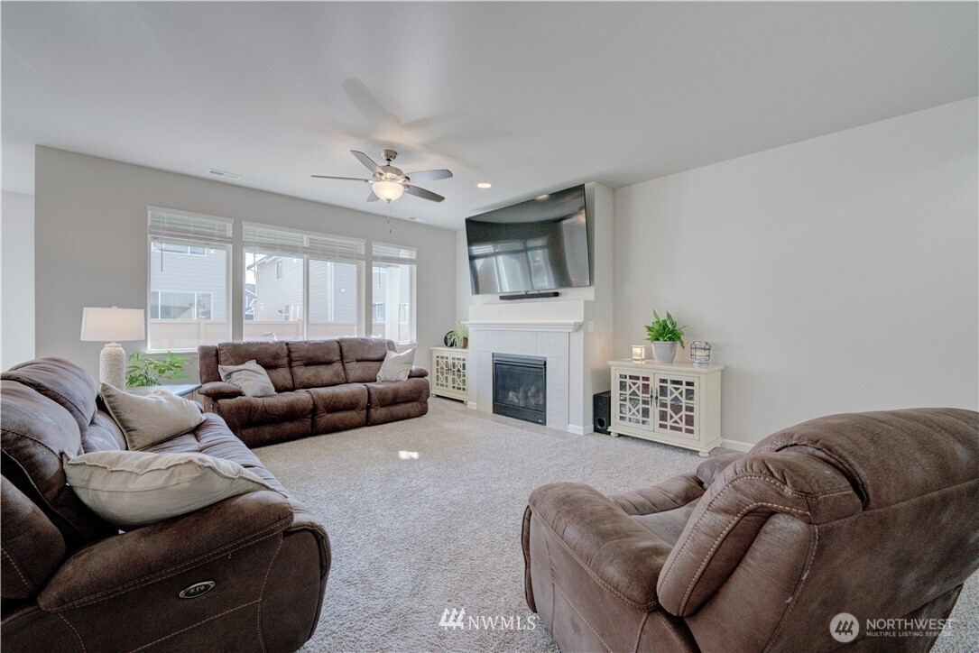 2422 200 Street Ct E, Spanaway, WA 98387