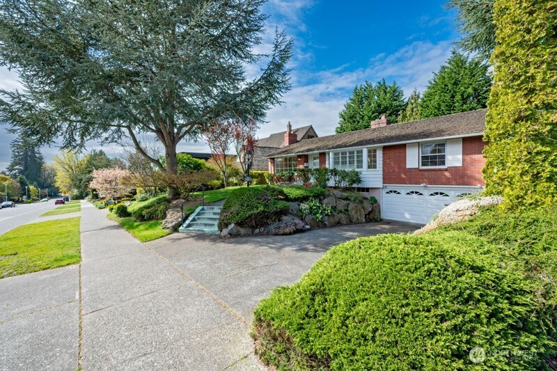 3227 Magnolia Boulevard W, Seattle, WA 98199