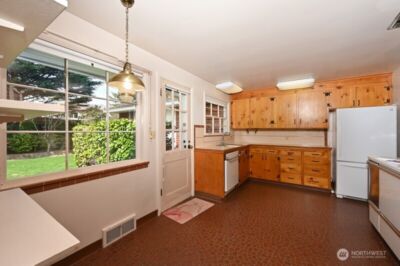 3227 Magnolia Boulevard W, Seattle, WA 98199 - Photo 19