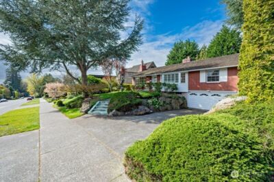 3227 Magnolia Boulevard W, Seattle, WA 98199 - Photo 2