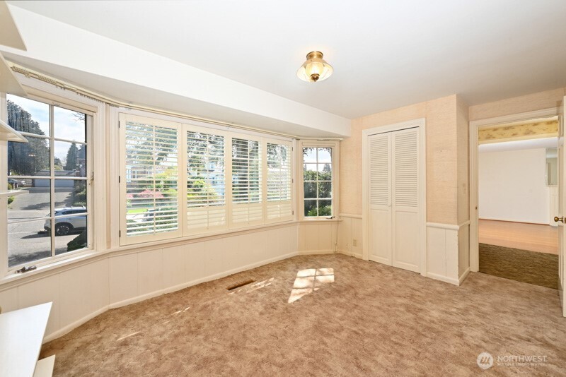 3227 Magnolia Boulevard W, Seattle, WA 98199