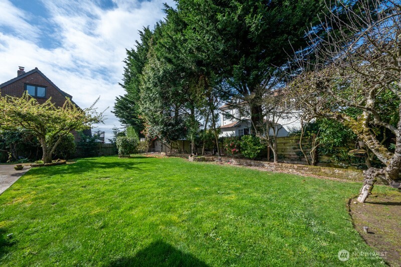 3227 Magnolia Boulevard W, Seattle, WA 98199