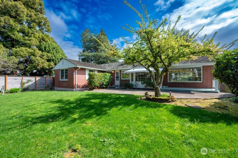 3227 Magnolia Boulevard W, Seattle, WA 98199