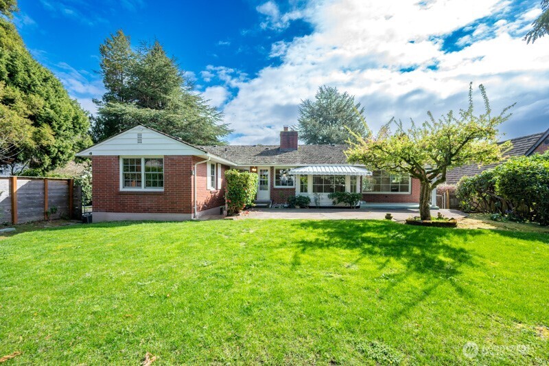 3227 Magnolia Boulevard W, Seattle, WA 98199