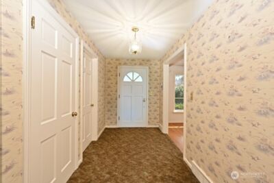 3227 Magnolia Boulevard W, Seattle, WA 98199 - Photo 9