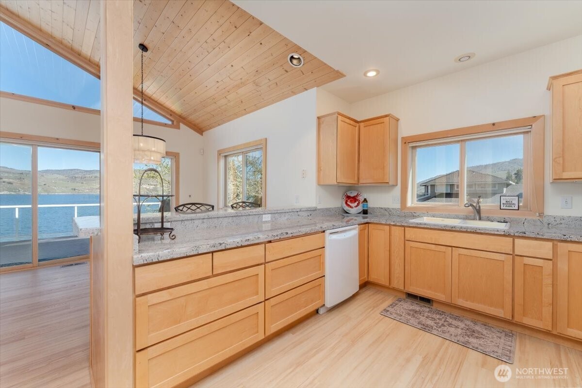 1606 S Lakeshore Road , Chelan, WA 98816