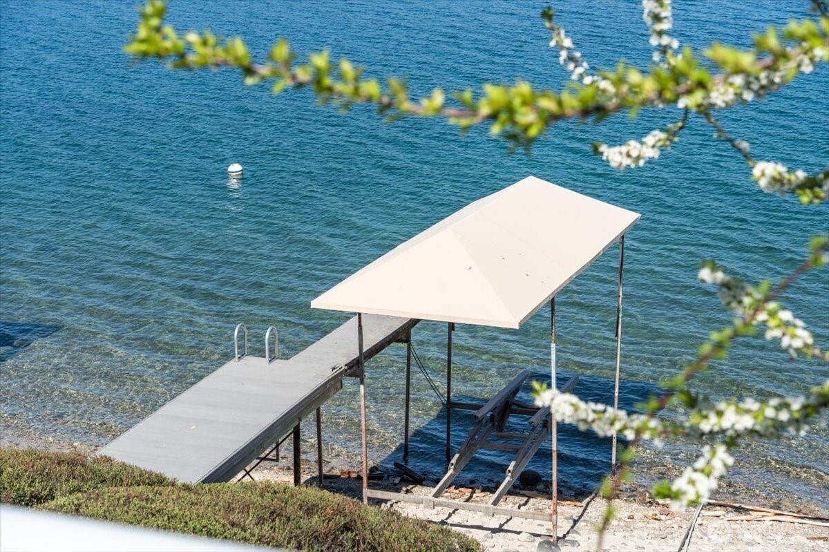 1606 S Lakeshore Road , Chelan, WA 98816