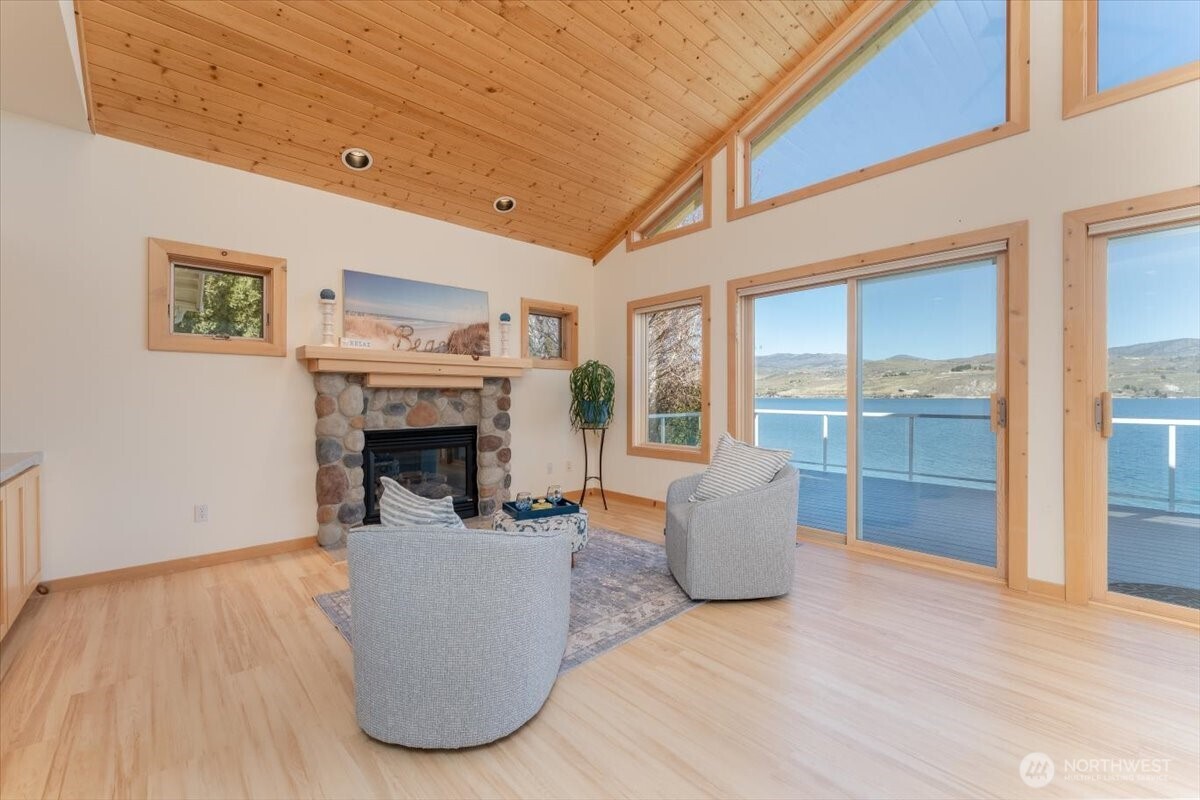 1606 S Lakeshore Road , Chelan, WA 98816
