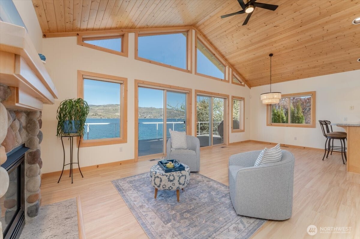 1606 S Lakeshore Road , Chelan, WA 98816