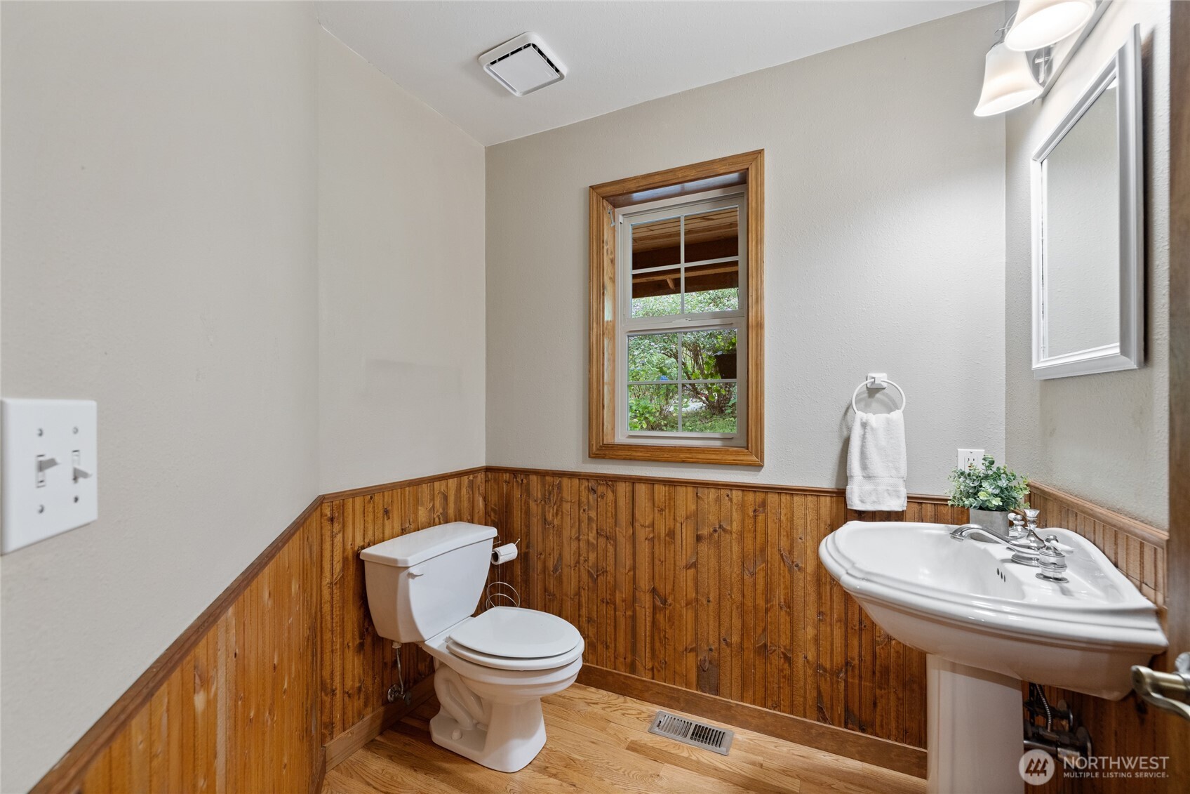 35414 87th Avenue E, Eatonville, WA 98328