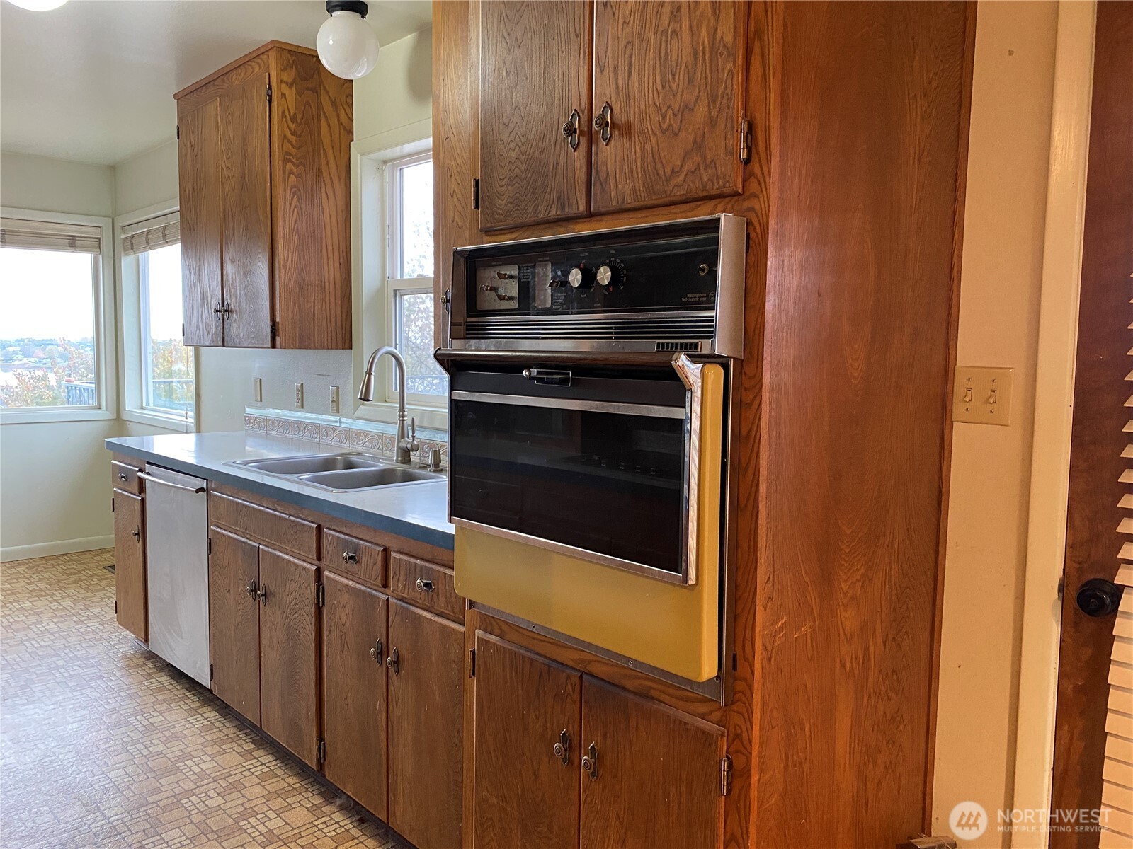 1804 S Division Street , Moses Lake, WA 98837