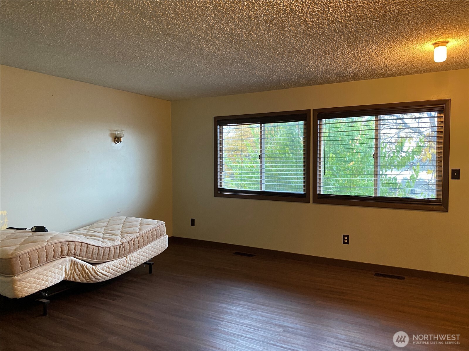 1804 S Division Street , Moses Lake, WA 98837