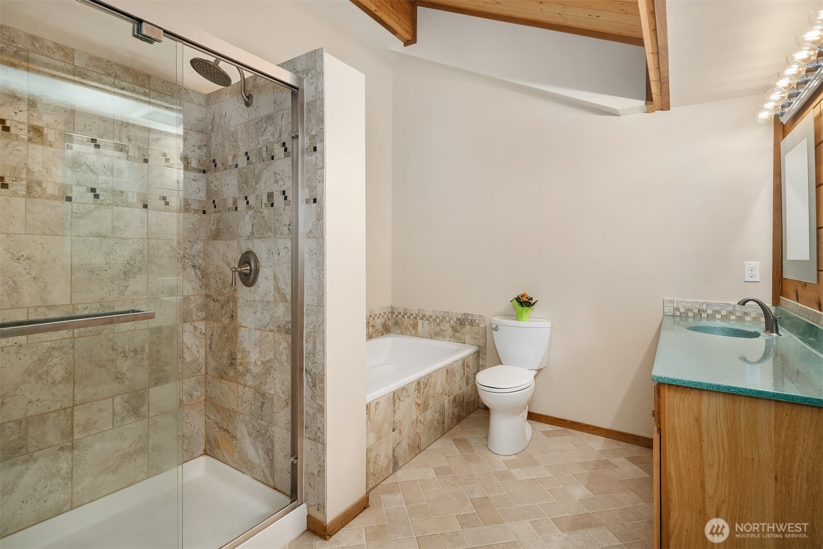 7717 252nd Avenue NE, Redmond, WA 98053