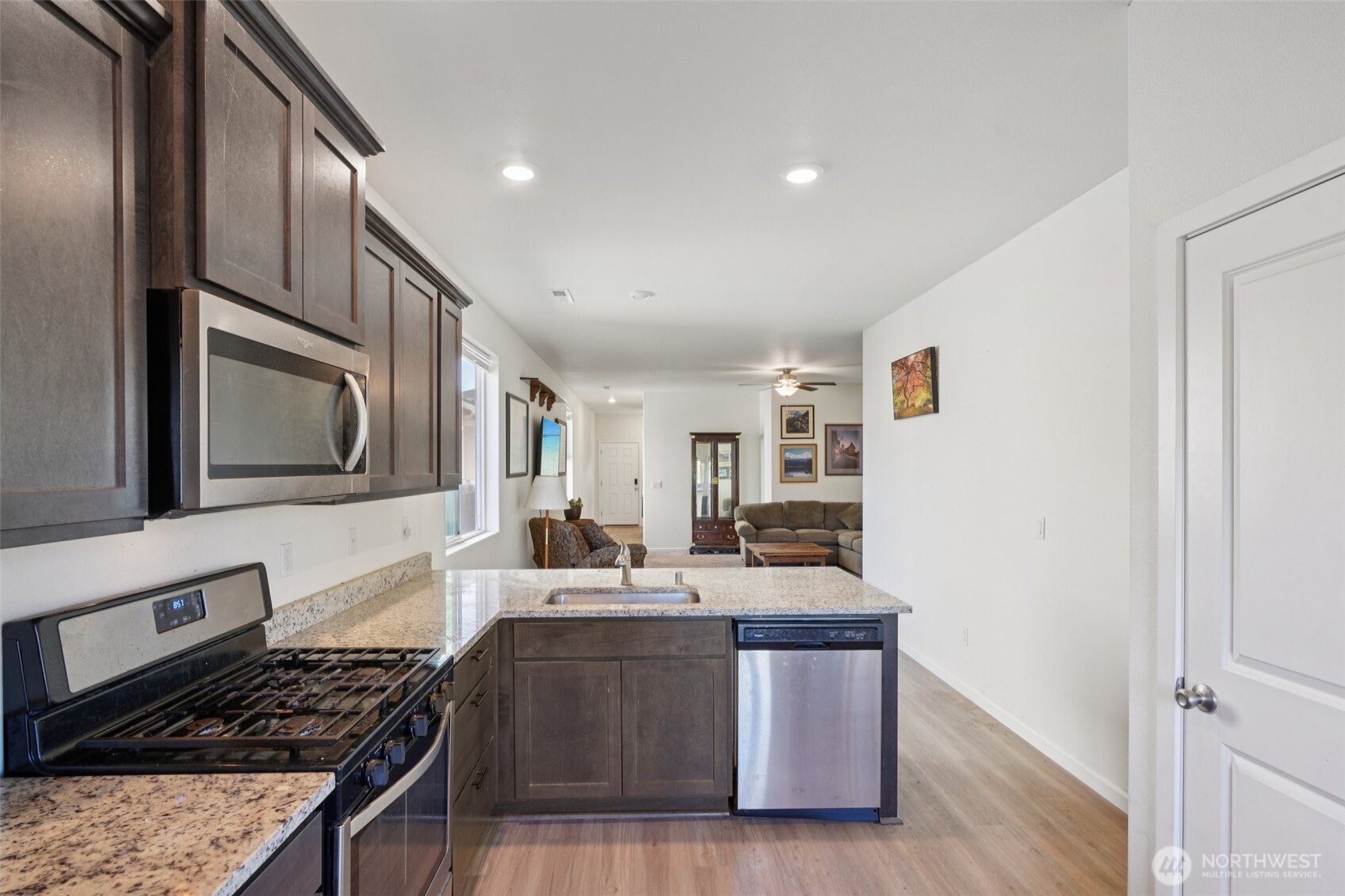 1312 W 17th Avenue , La Center, WA 98629