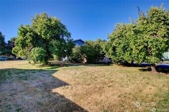 1214 36th Street , Anacortes, WA 98221 - Photo 2