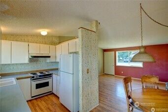 1214 36th Street , Anacortes, WA 98221 - Photo 4