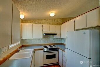 1214 36th Street , Anacortes, WA 98221 - Photo 5