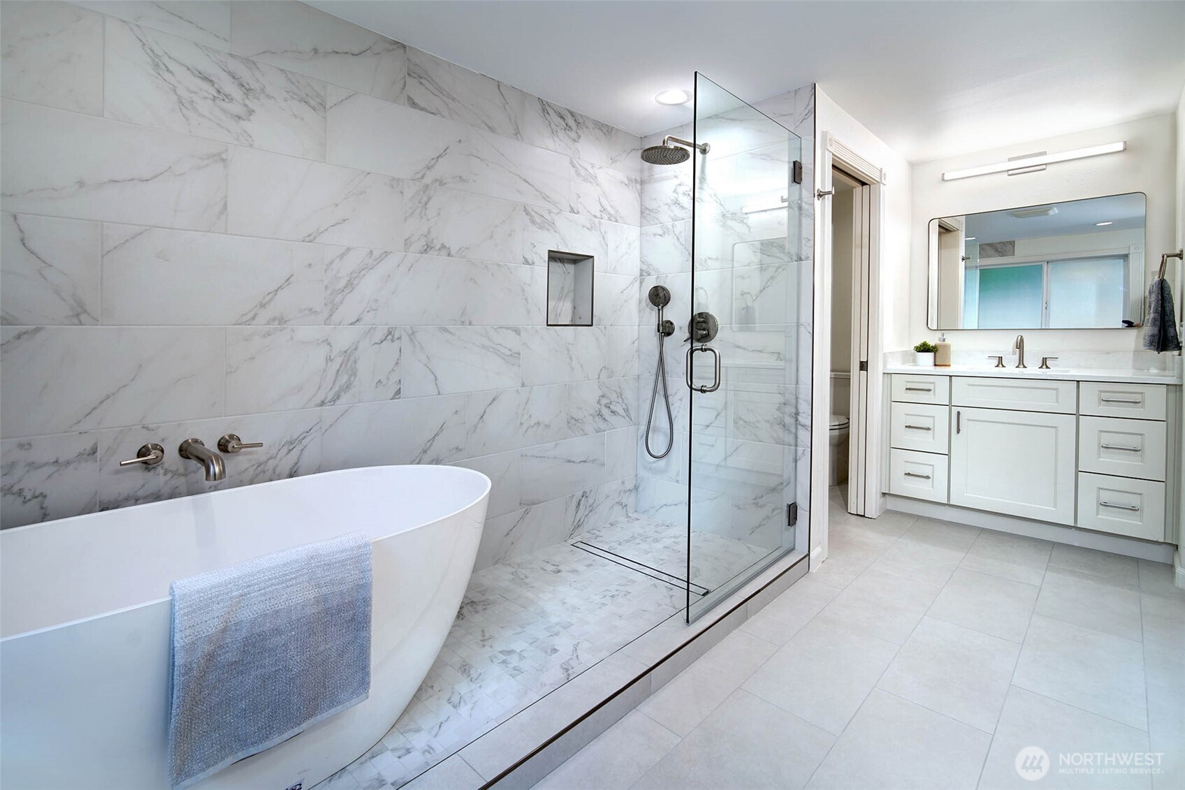 6145 93rd Avenue SE, Mercer Island, WA 98040-5045