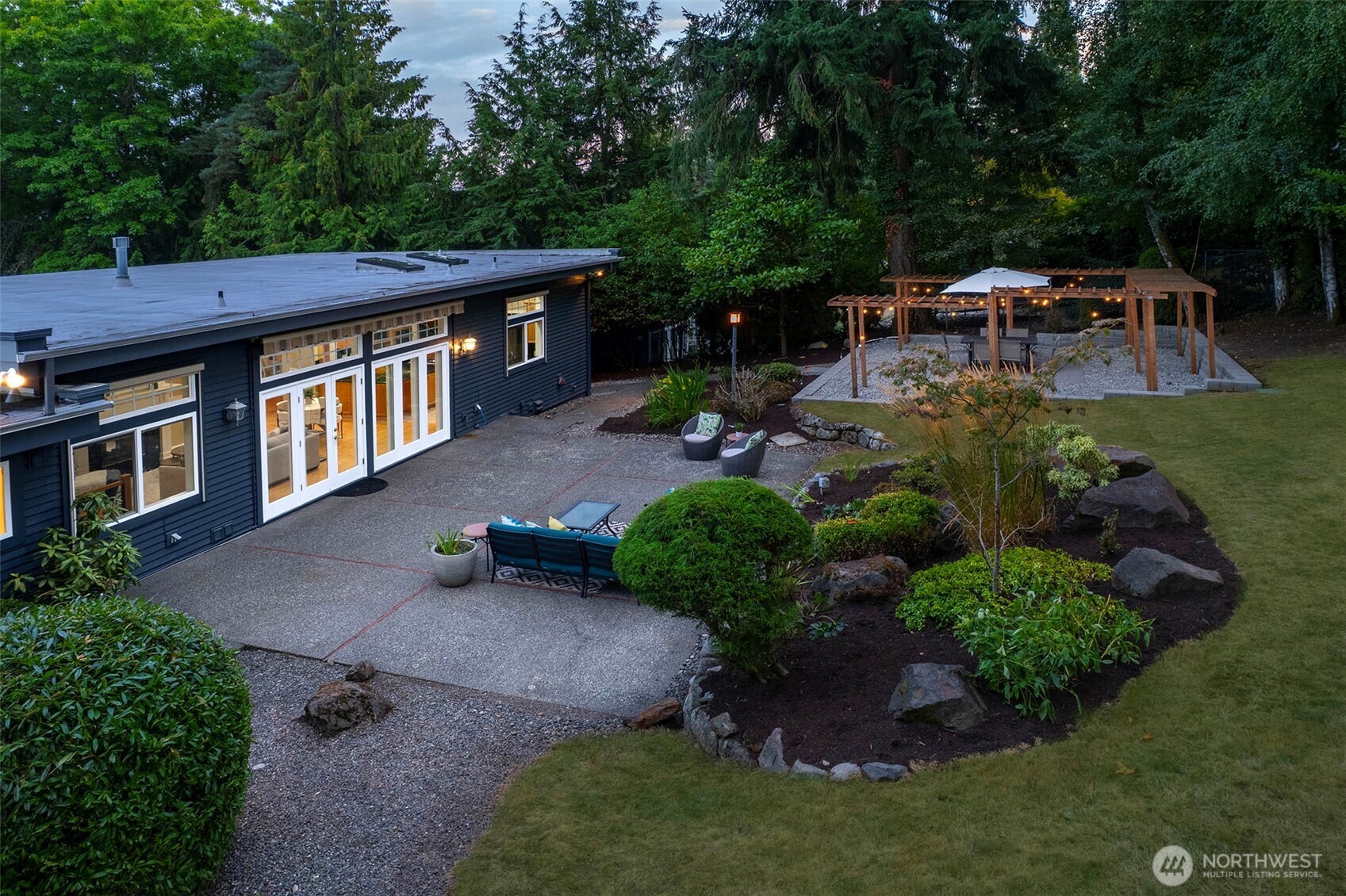 6145 93rd Avenue SE, Mercer Island, WA 98040-5045