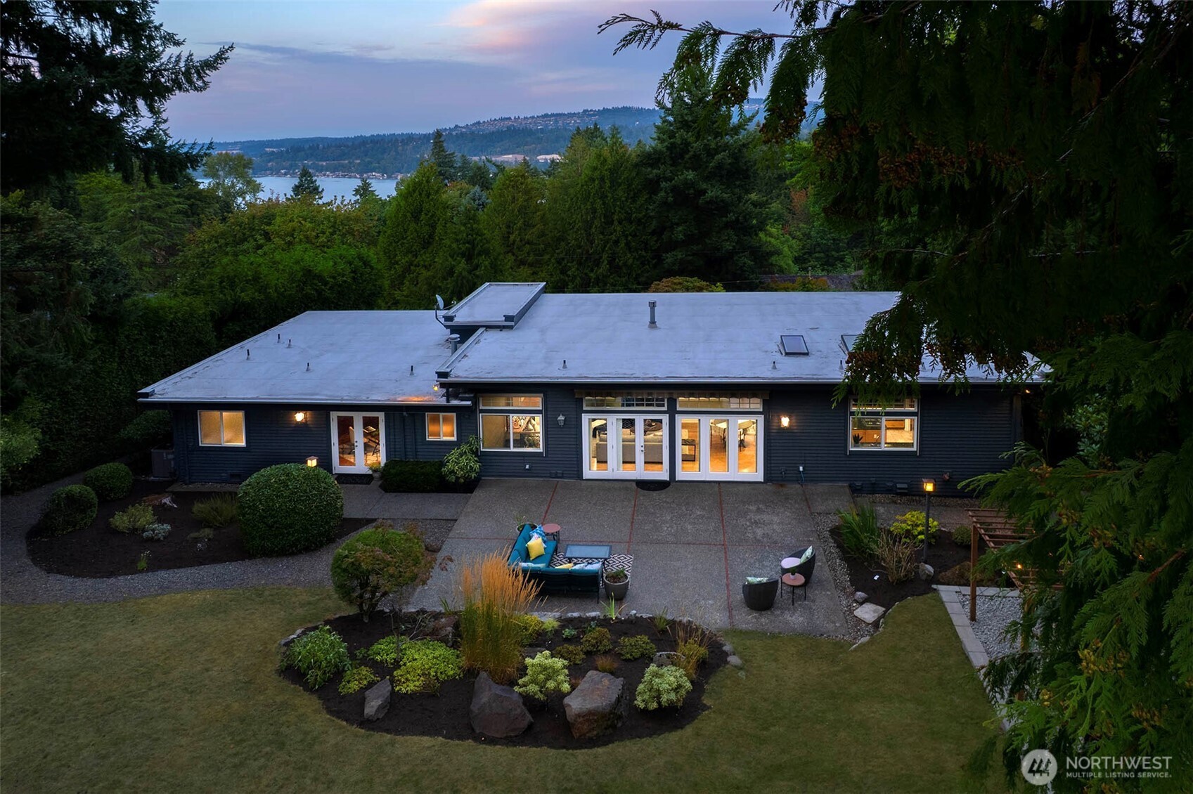 6145 93rd Avenue SE, Mercer Island, WA 98040-5045