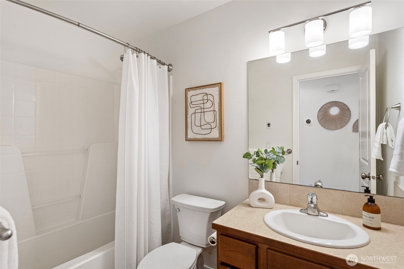 347 N 103rd Street , Seattle, WA 98133