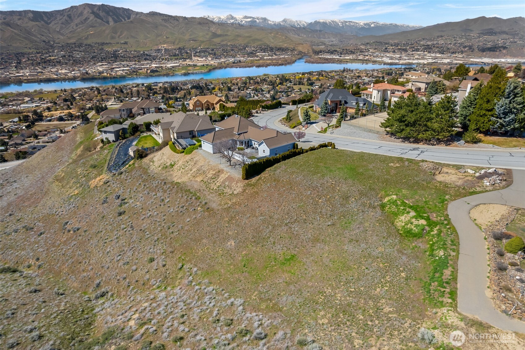 2450 Twin Peaks View , East Wenatchee, WA 98802