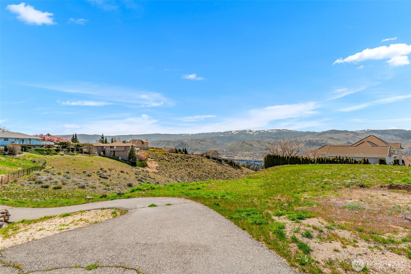 2450 Twin Peaks View , East Wenatchee, WA 98802