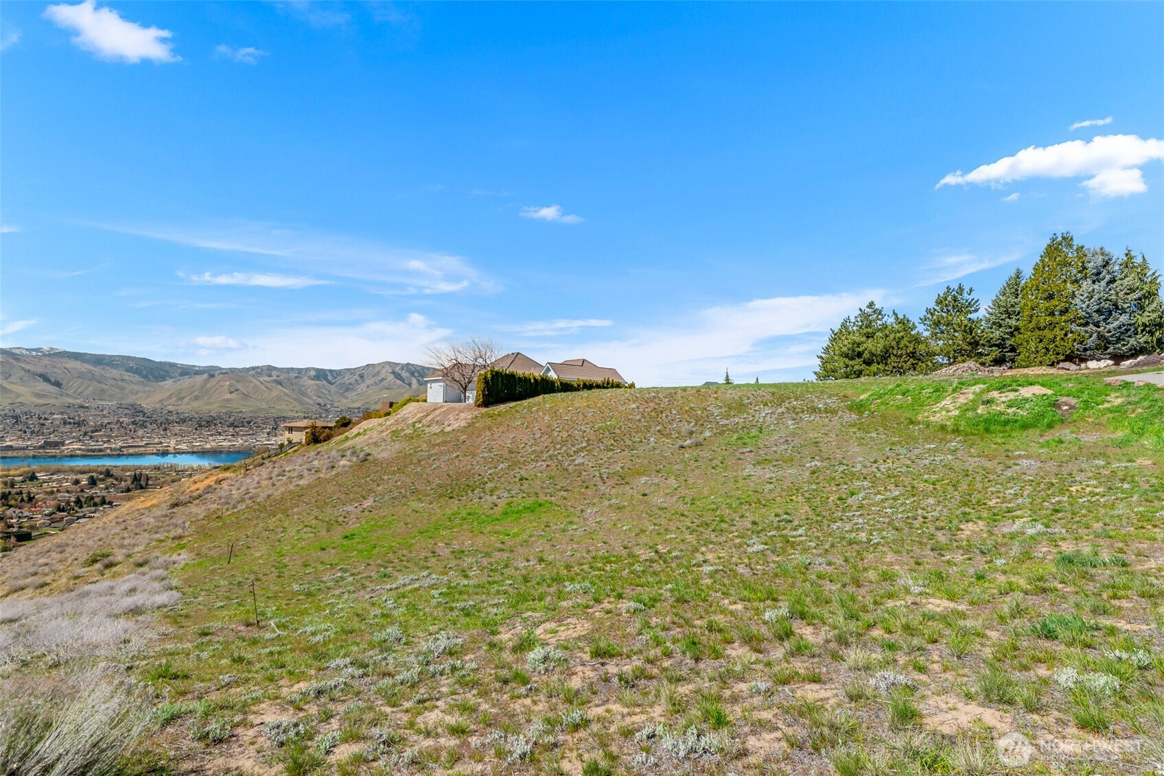 2450 Twin Peaks View , East Wenatchee, WA 98802
