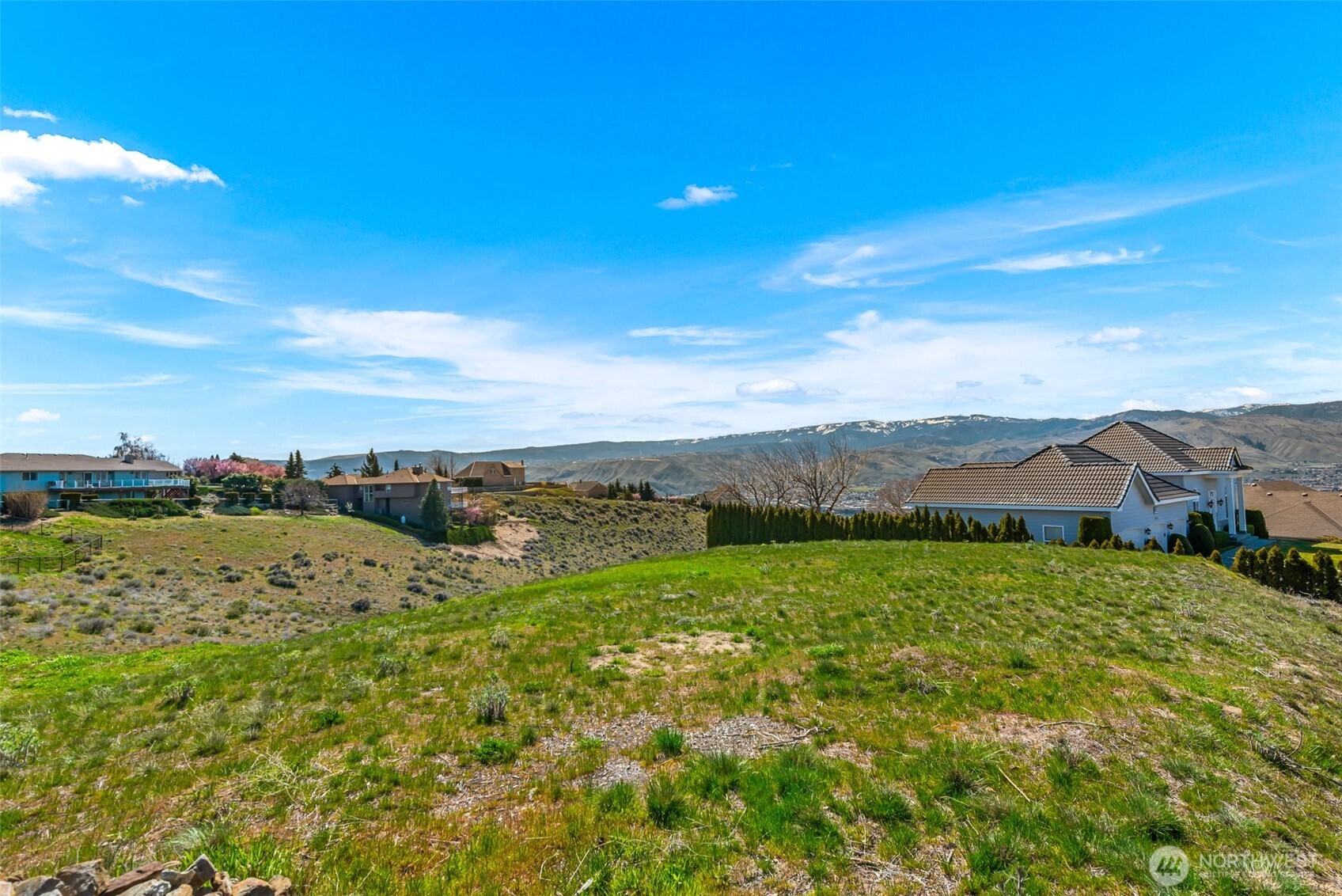 2450 Twin Peaks View , East Wenatchee, WA 98802