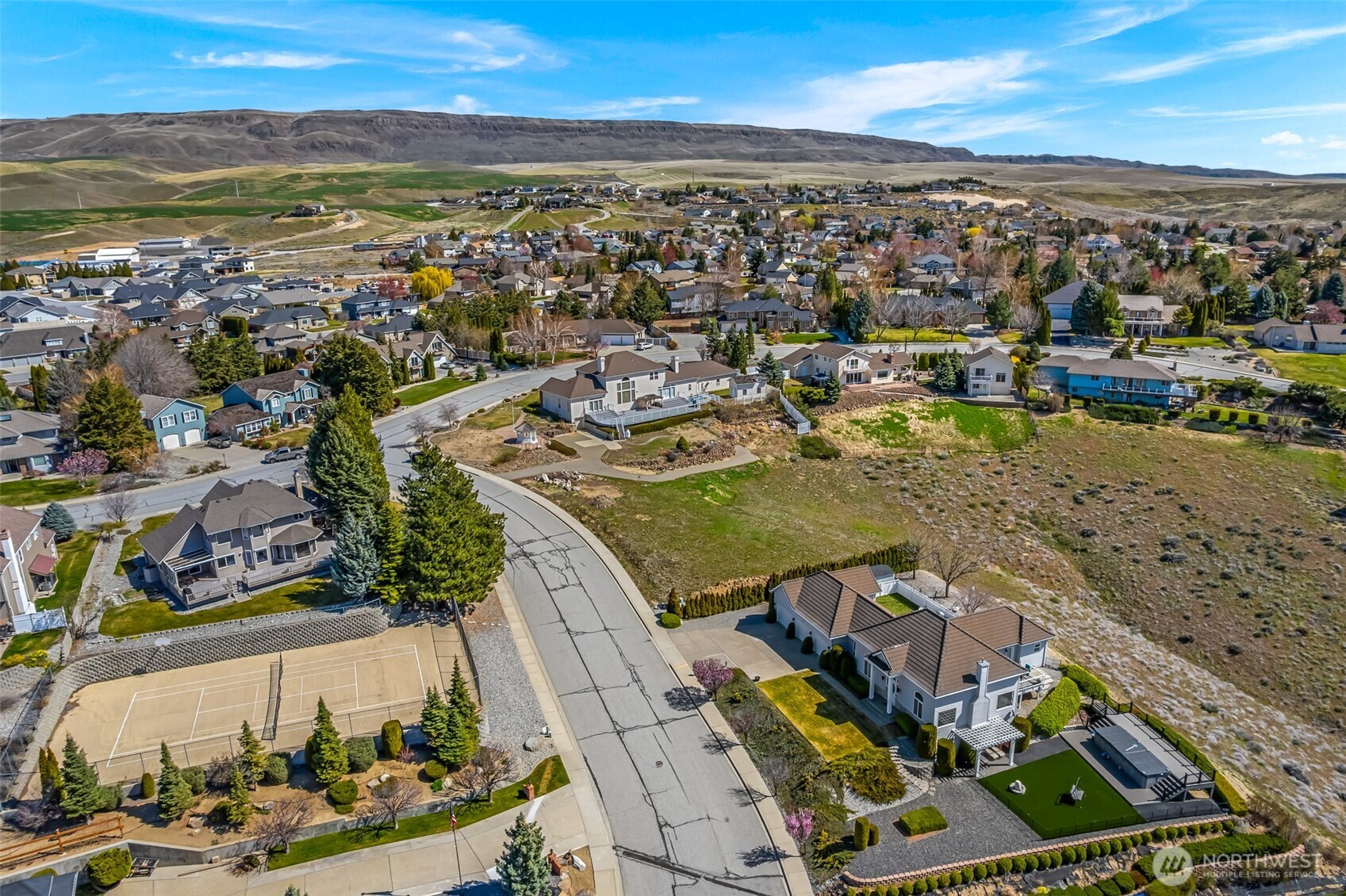 2450 Twin Peaks View , East Wenatchee, WA 98802