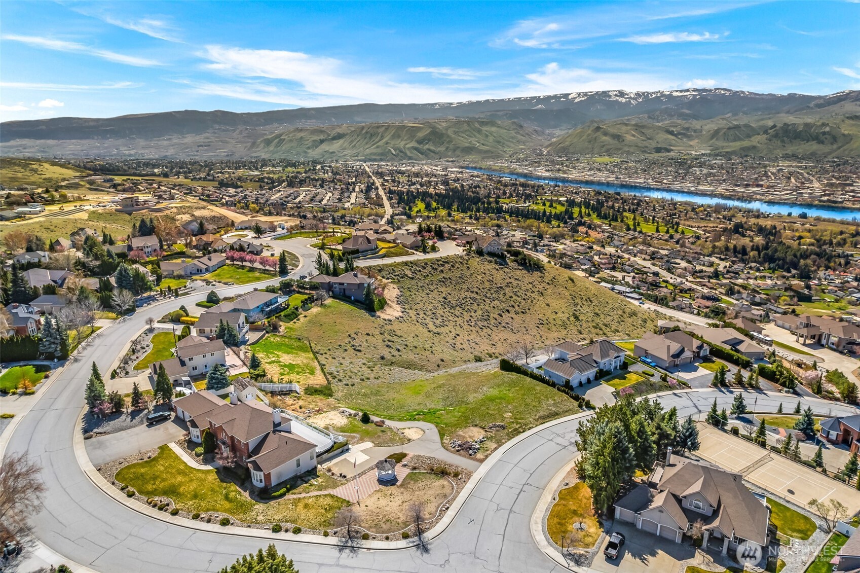 2450 Twin Peaks View , East Wenatchee, WA 98802