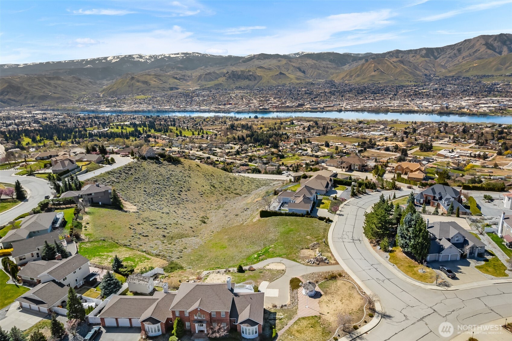 2450 Twin Peaks View , East Wenatchee, WA 98802
