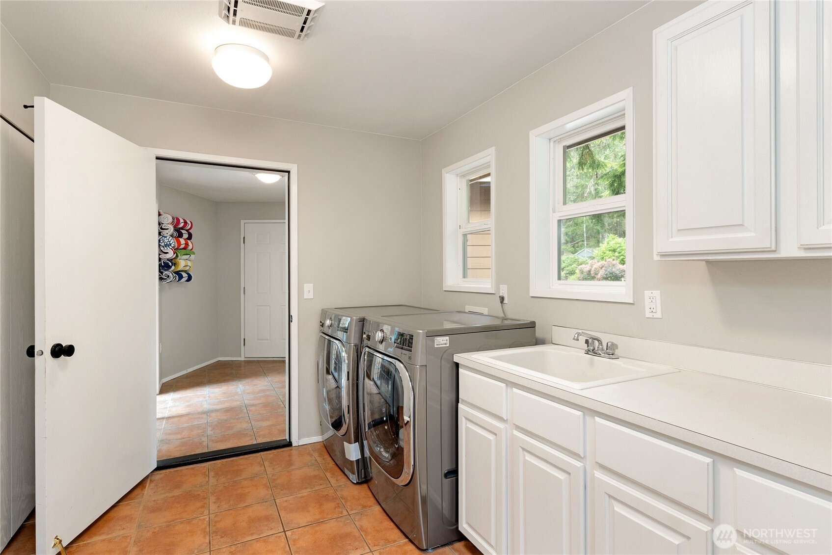 41 E Westlake Place , Allyn, WA 98524
